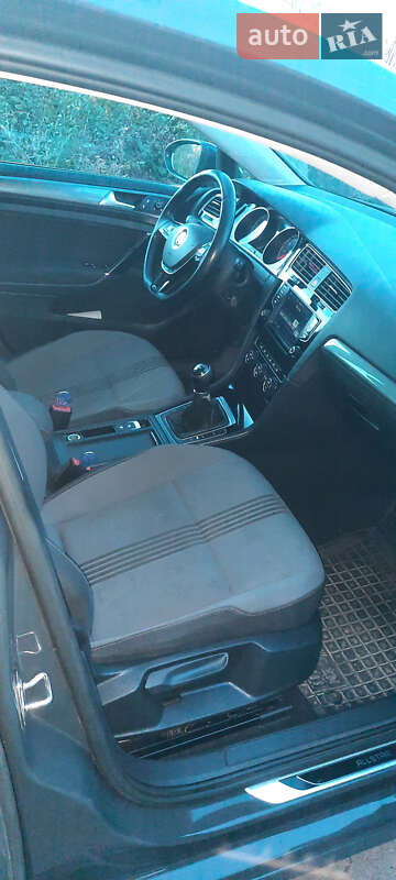 Універсал Volkswagen Golf 2016 в Полтаві