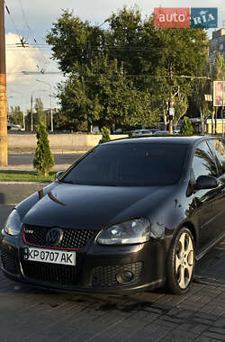 Хэтчбек Volkswagen Golf 2005 в Запорожье