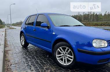 Хэтчбек Volkswagen Golf 2002 в Сарнах