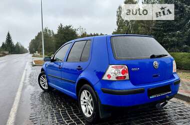 Хэтчбек Volkswagen Golf 2002 в Сарнах