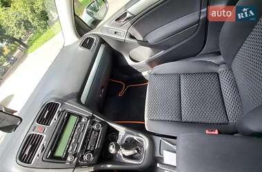 Хэтчбек Volkswagen Golf 2010 в 