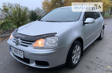 Хэтчбек Volkswagen Golf 2005 в Хотине