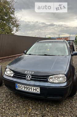 Универсал Volkswagen Golf 2005 в Тячеве