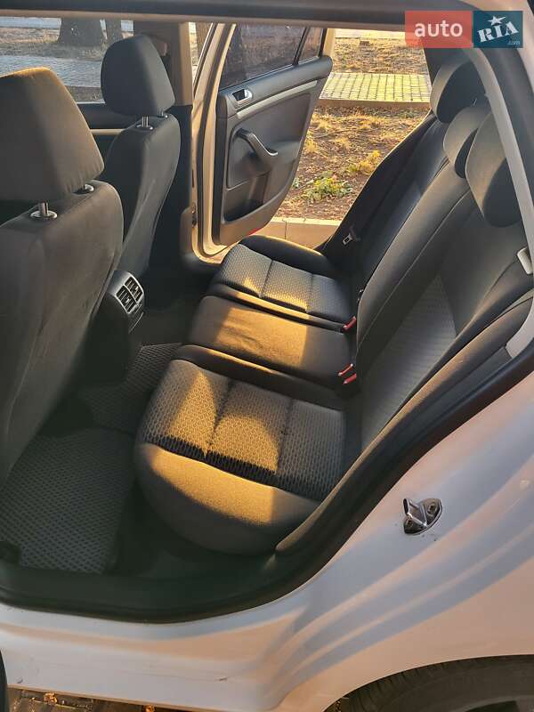 Універсал Volkswagen Golf 2010 в Полтаві