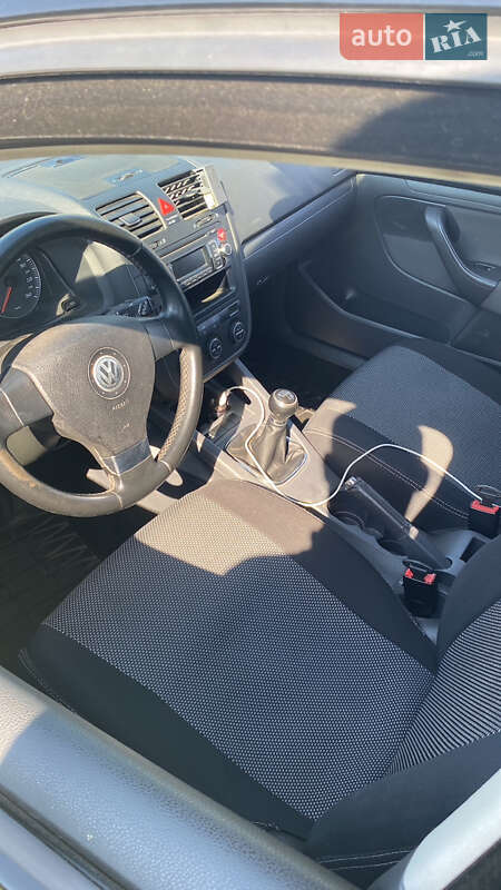 Хэтчбек Volkswagen Golf 2008 в Глухове