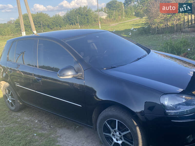 Хэтчбек Volkswagen Golf 2008 в Глухове