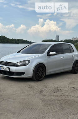 Хэтчбек Volkswagen Golf 2010 в Киеве