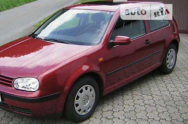 Хетчбек Volkswagen Golf 2002 в Луцьку