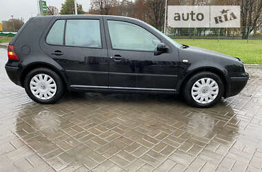 Хэтчбек Volkswagen Golf 2002 в Луцке