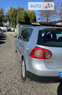 Хэтчбек Volkswagen Golf 2004 в Луцке