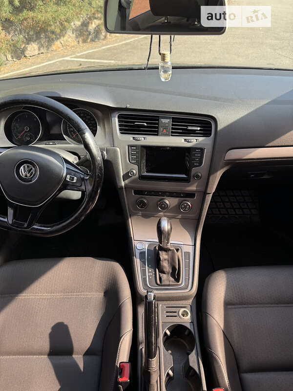 Универсал Volkswagen Golf 2015 в Виннице