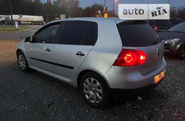 Хэтчбек Volkswagen Golf 2003 в Буче