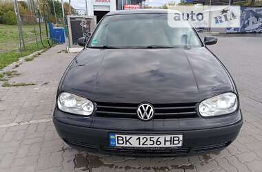 Хэтчбек Volkswagen Golf 2001 в Владимир-Волынском