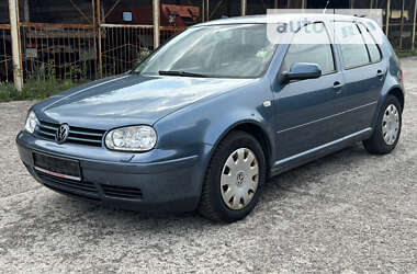 Хэтчбек Volkswagen Golf 2003 в Городке