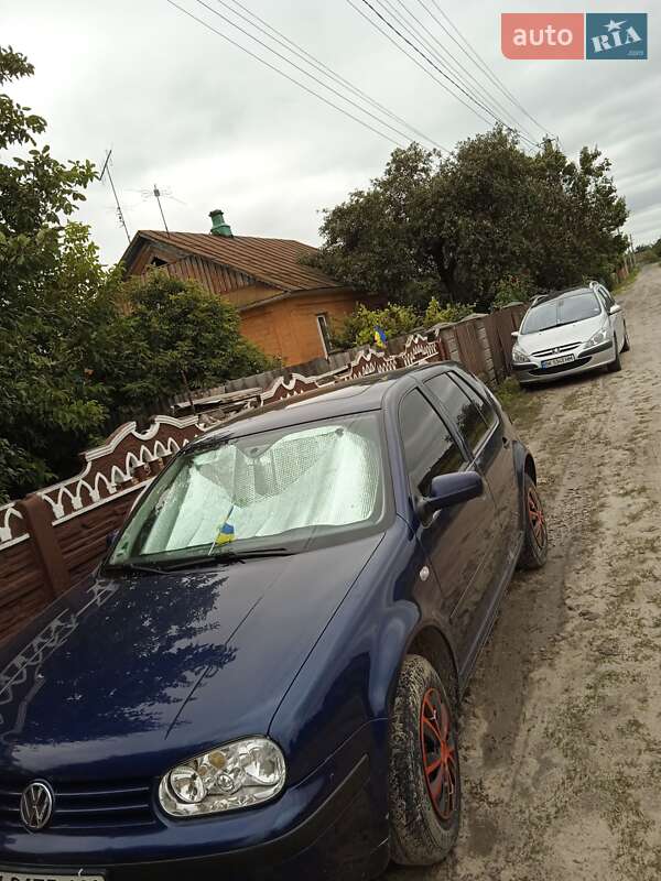 Фастбэк Volkswagen Golf 2001 в Ровно
