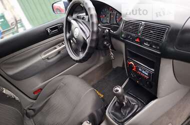 Универсал Volkswagen Golf 2003 в Черновцах