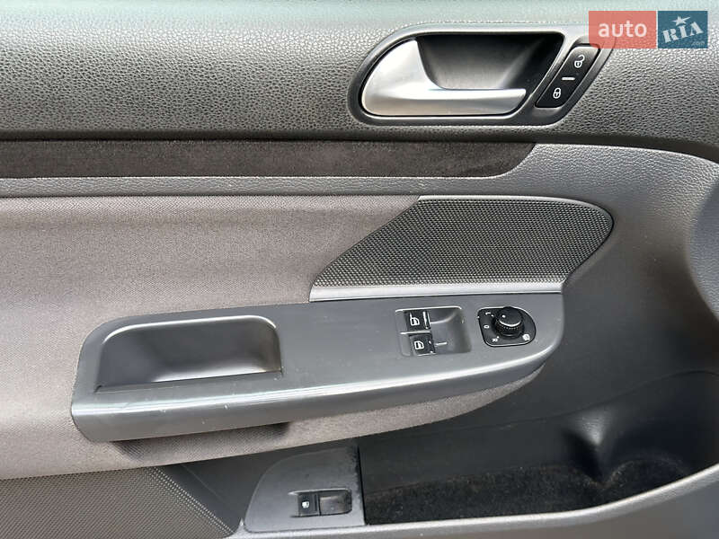 Хэтчбек Volkswagen Golf 2008 в Лубнах