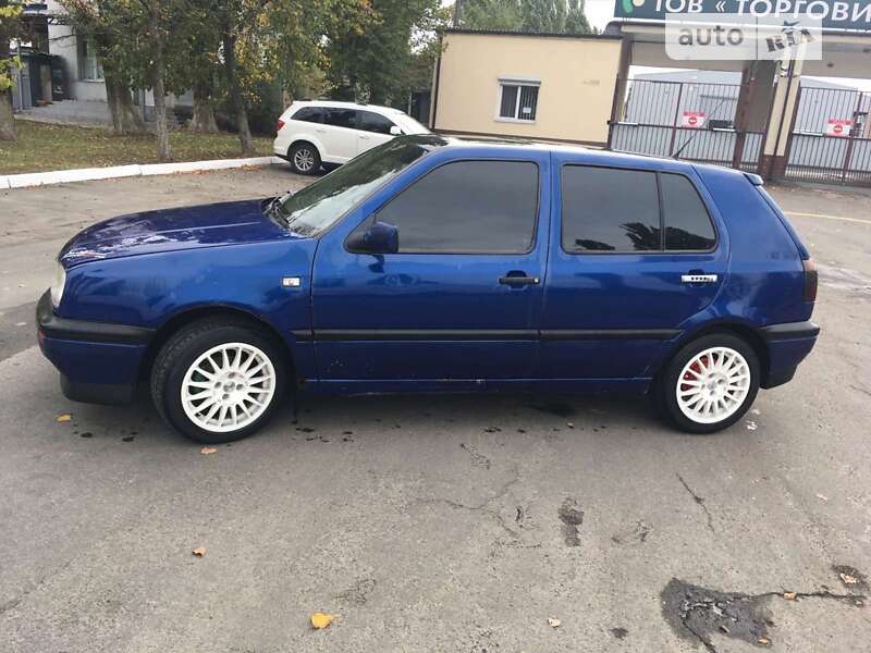 Хэтчбек Volkswagen Golf 1995 в Киеве