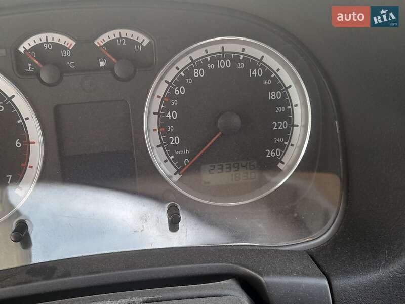 Хетчбек Volkswagen Golf 2003 в Тернополі