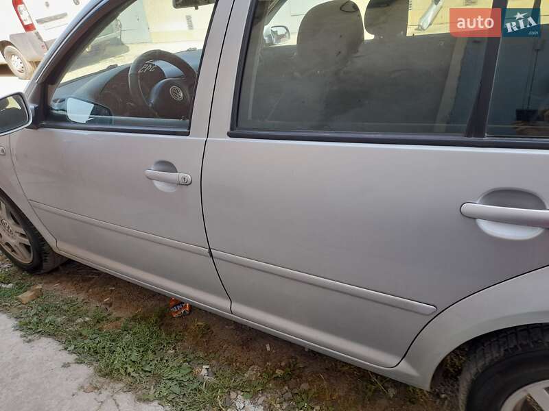 Хетчбек Volkswagen Golf 2003 в Тернополі