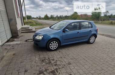 Хетчбек Volkswagen Golf 2005 в Надвірній