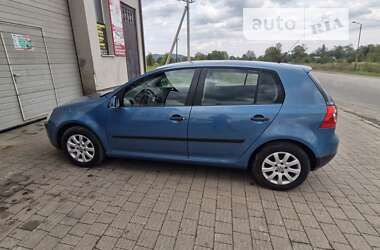 Хетчбек Volkswagen Golf 2005 в Надвірній