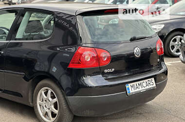 Хетчбек Volkswagen Golf 2004 в Харкові