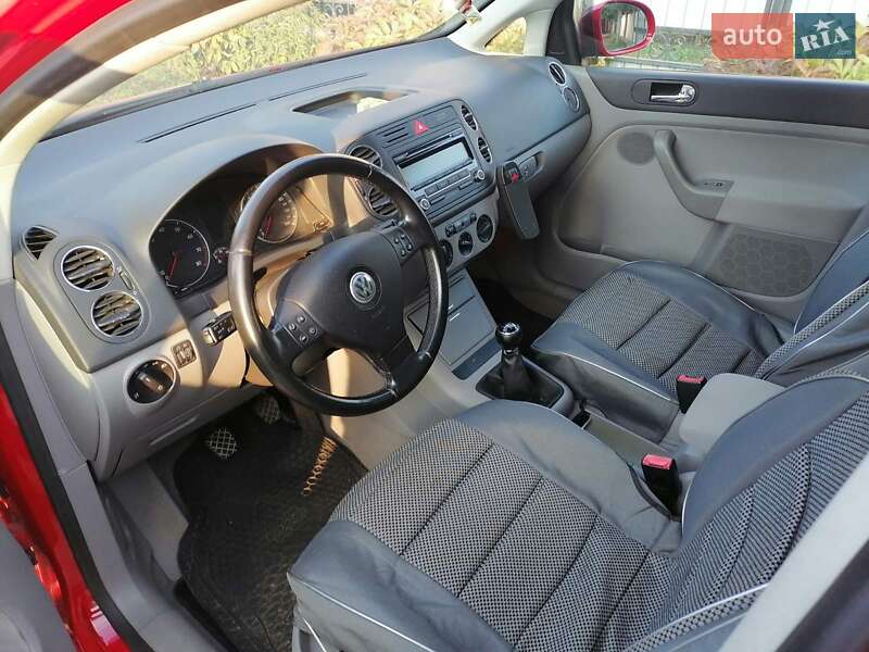 Хетчбек Volkswagen Golf 2005 в Переяславі