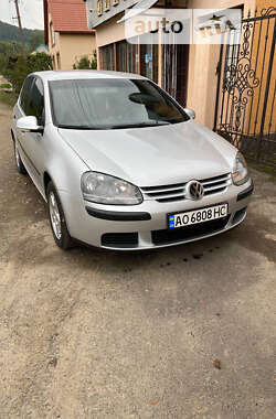 Хетчбек Volkswagen Golf 2004 в Іршаві