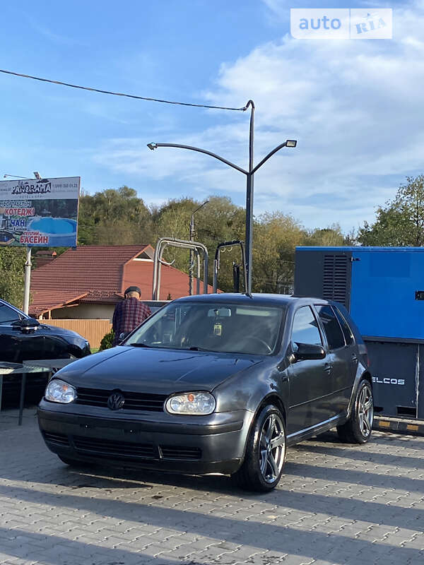 Хэтчбек Volkswagen Golf 2002 в Черновцах