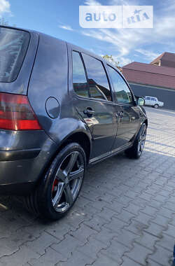 Хэтчбек Volkswagen Golf 2002 в Черновцах