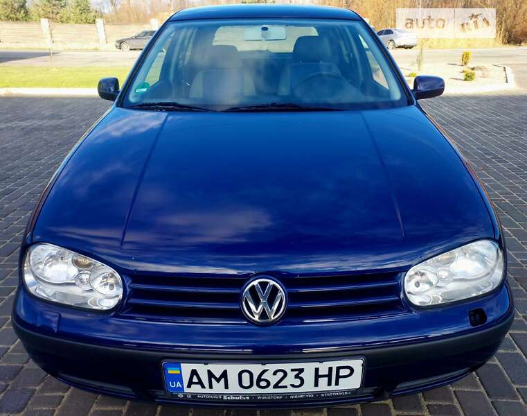 Хэтчбек Volkswagen Golf 2001 в Звягеле
