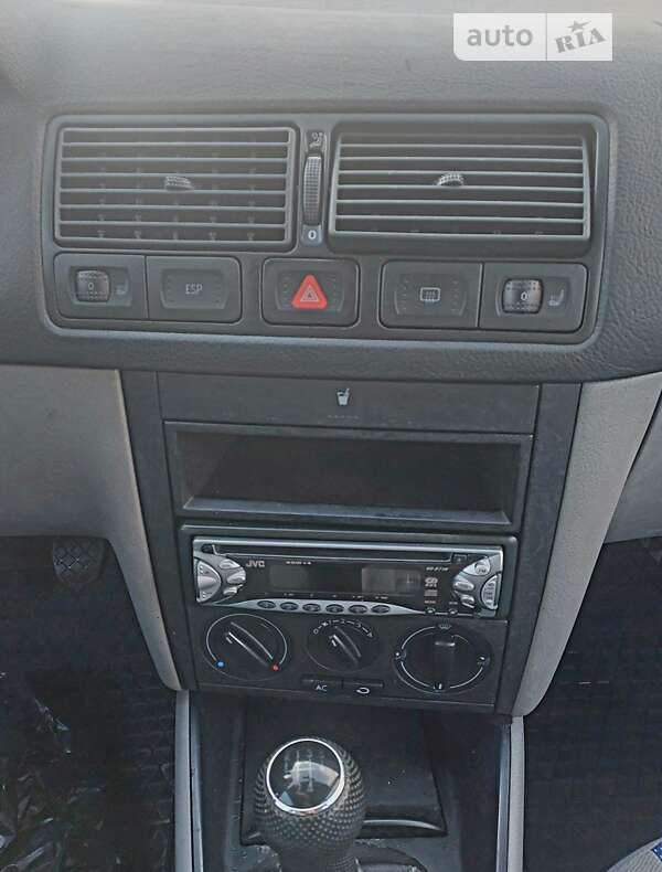 Хэтчбек Volkswagen Golf 2001 в Звягеле