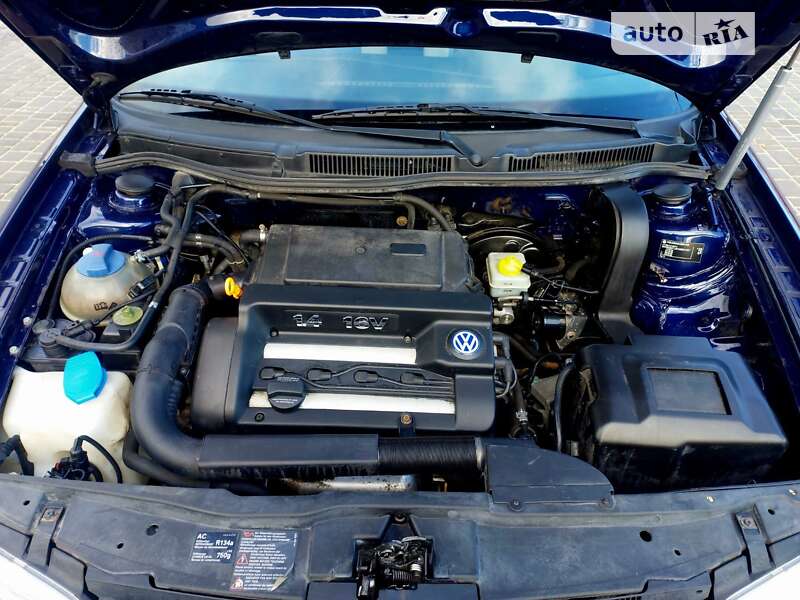 Хэтчбек Volkswagen Golf 2001 в Звягеле