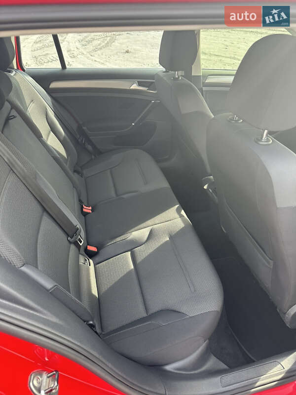 Універсал Volkswagen Golf 2015 в Запоріжжі