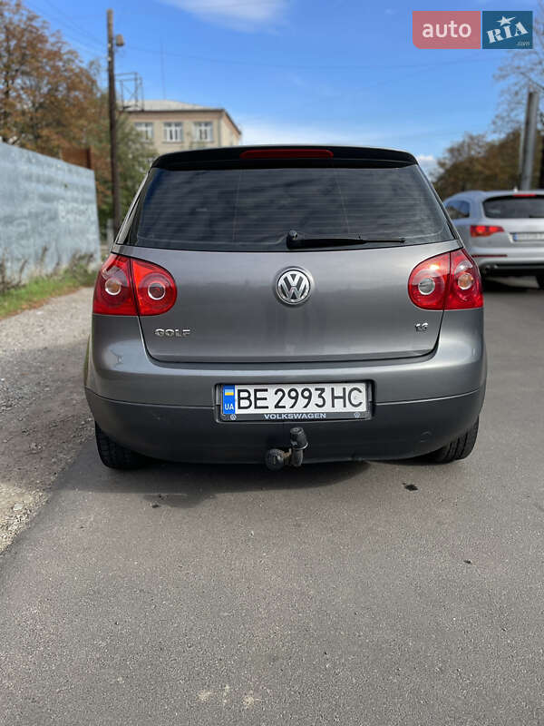 Хэтчбек Volkswagen Golf 2004 в Первомайске