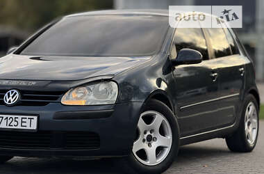 Хетчбек Volkswagen Golf 2005 в Чернівцях