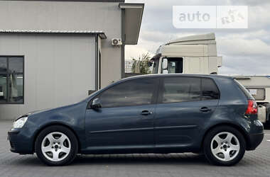 Хетчбек Volkswagen Golf 2005 в Чернівцях