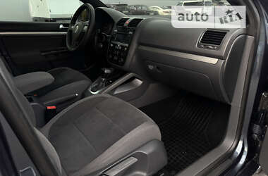 Хетчбек Volkswagen Golf 2005 в Чернівцях