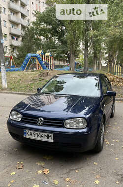 Хэтчбек Volkswagen Golf 2002 в Киеве