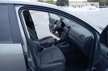 Хетчбек Volkswagen Golf 2005 в Запоріжжі