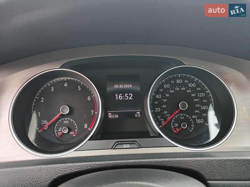 Універсал Volkswagen Golf 2016 в Сумах