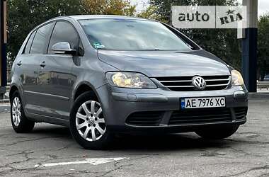 Хэтчбек Volkswagen Golf 2005 в Днепре