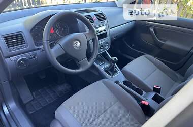 Универсал Volkswagen Golf 2009 в Коростене