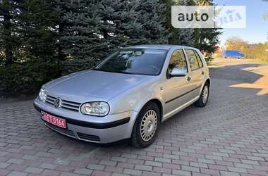 Хэтчбек Volkswagen Golf 2002 в Городке