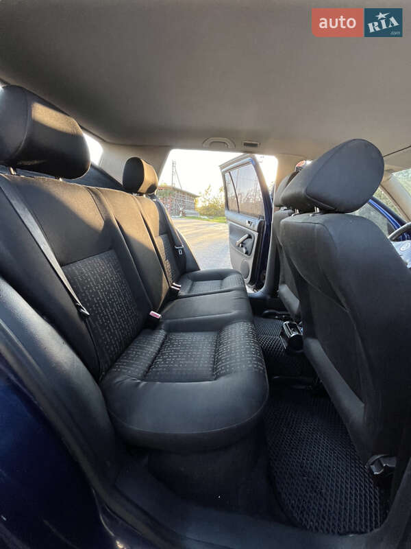 Хэтчбек Volkswagen Golf 2001 в Нововолынске фото 8 Хэтчбек Volkswagen Golf 2001 в Нововолынске