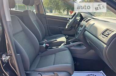 Хетчбек Volkswagen Golf 2004 в Луцьку