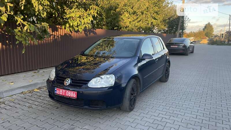 Хетчбек Volkswagen Golf 2005 в Луцьку