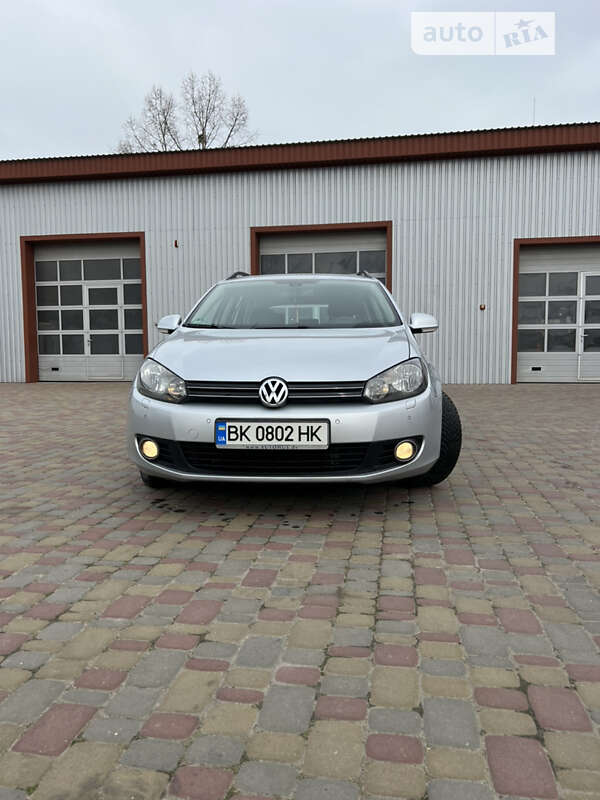 Универсал Volkswagen Golf 2010 в Костополе