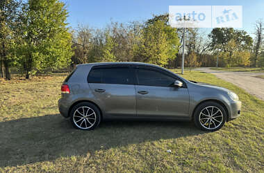 Хэтчбек Volkswagen Golf 2011 в 